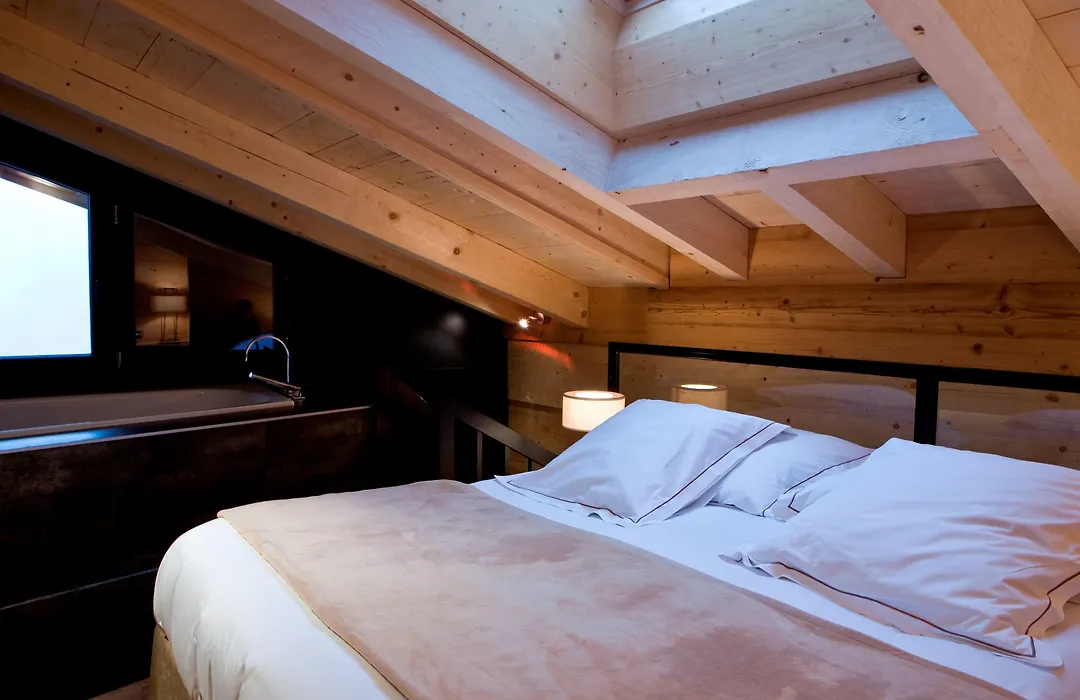 Unique Hotel Post-1