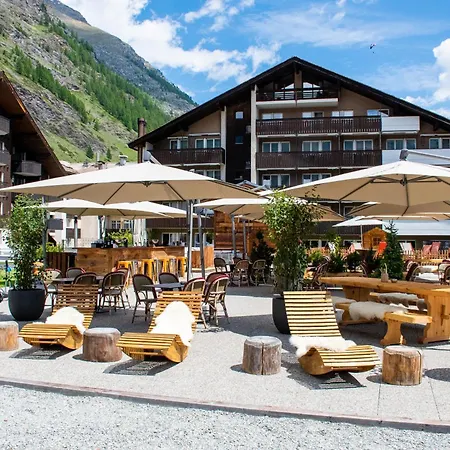 Schweizerhof Zermatt - a Small Luxury Hotel-2